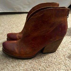 Korks by Kork-ease booties